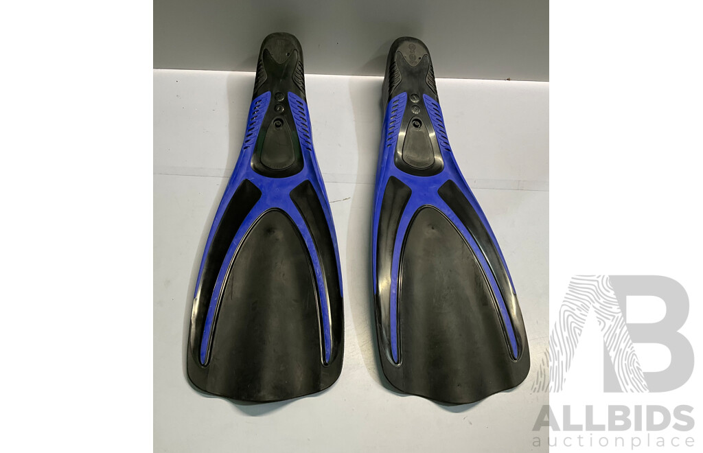 MARES (410332-SABBL038) Fins Wave FF Blue/black (Size US 6-7) - ORP $90.00