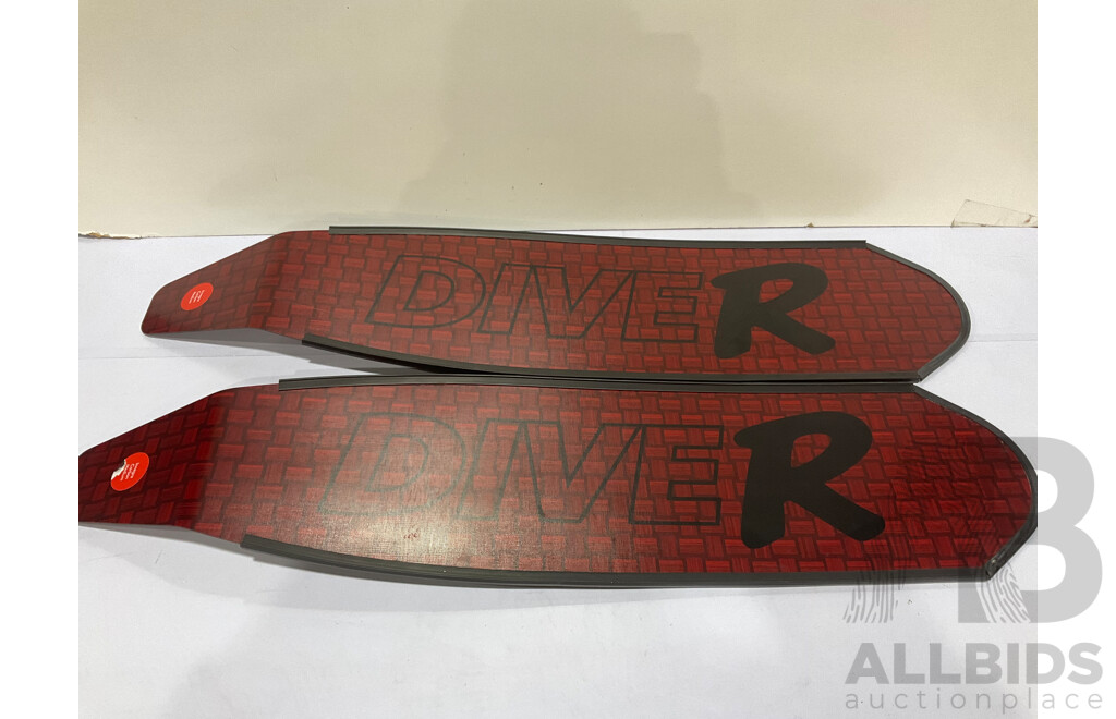 DiveR Innegra Carbon Medium Fins, Red Innegra - ORP $669.99