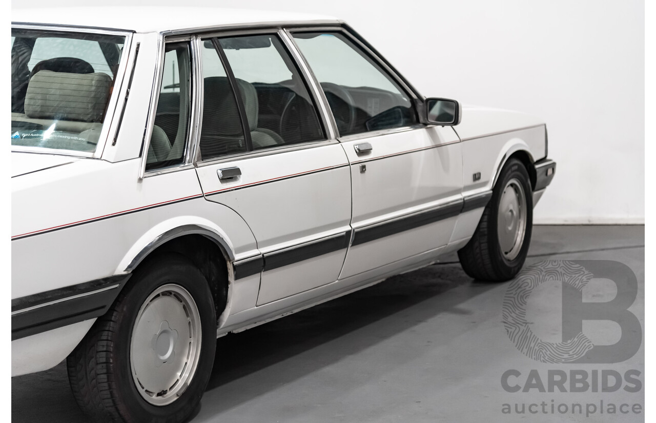 9/1987 Ford LTD  FE 4d Sedan White 4.0L