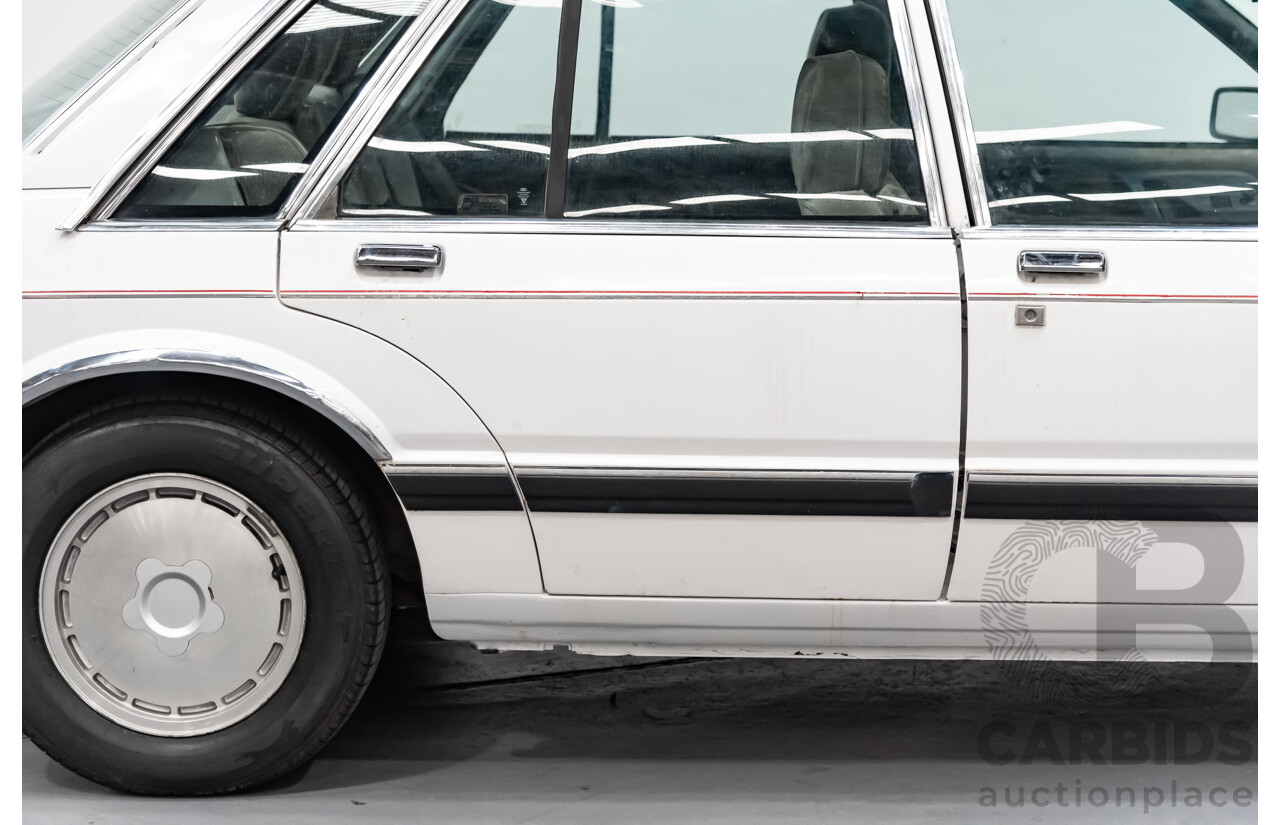 9/1987 Ford LTD  FE 4d Sedan White 4.0L