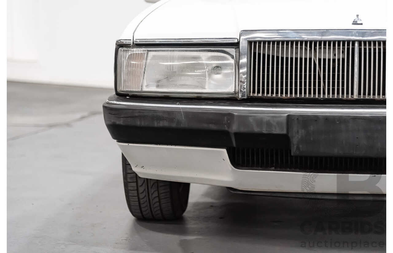 9/1987 Ford LTD  FE 4d Sedan White 4.0L