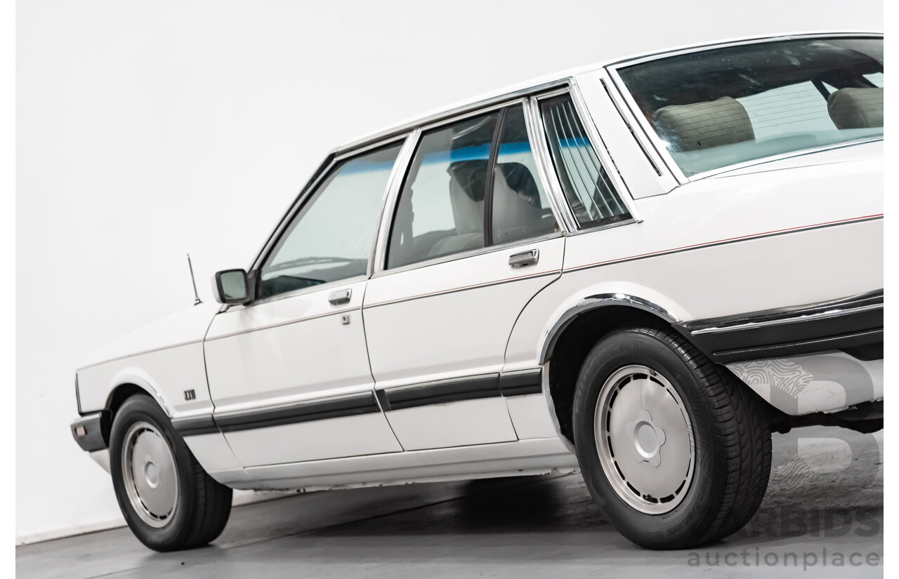 9/1987 Ford LTD  FE 4d Sedan White 4.0L