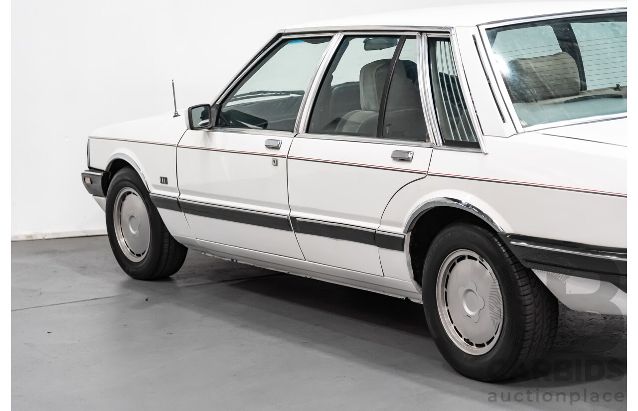 9/1987 Ford LTD  FE 4d Sedan White 4.0L