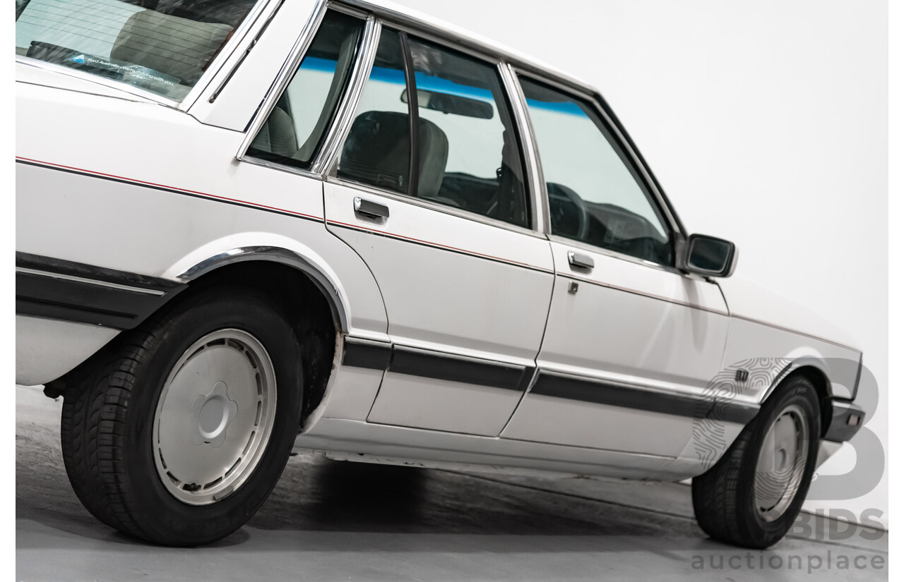 9/1987 Ford LTD  FE 4d Sedan White 4.0L