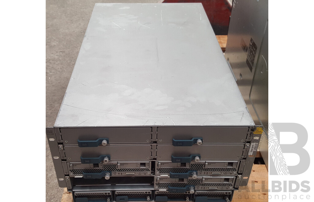 Cisco UCS 5108 Chassis w/ 3 x Cisco Blade Servers