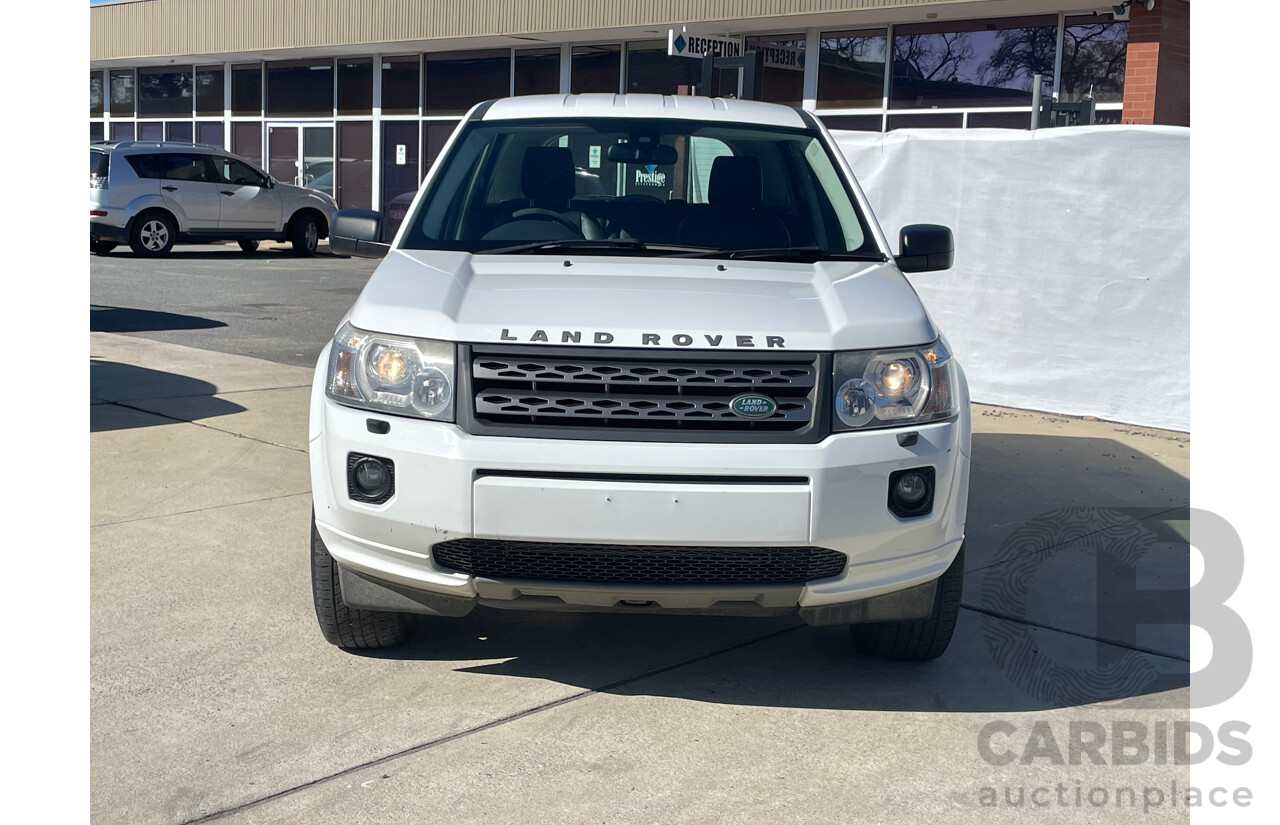 Land Rover Freelander 2 S in Fuji White - CarDekho