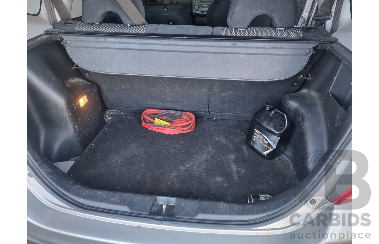 10/2003 Honda Jazz VTi  5d Hatchback Silver 1.5L