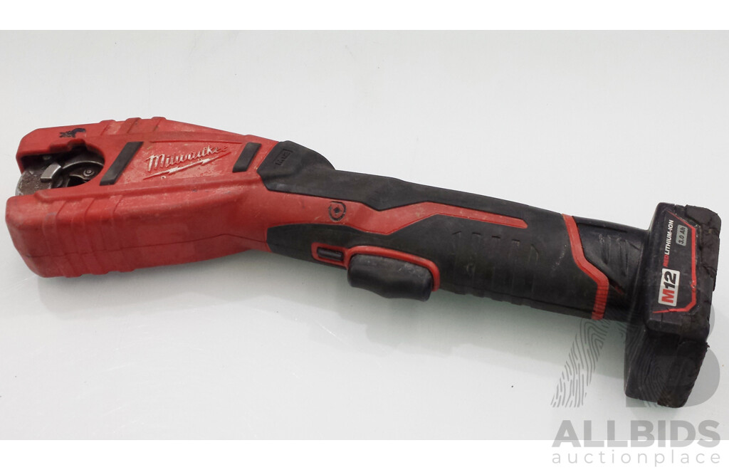 Milwaukee 12 Volt Li-Ion Cordless Pipe Cutter