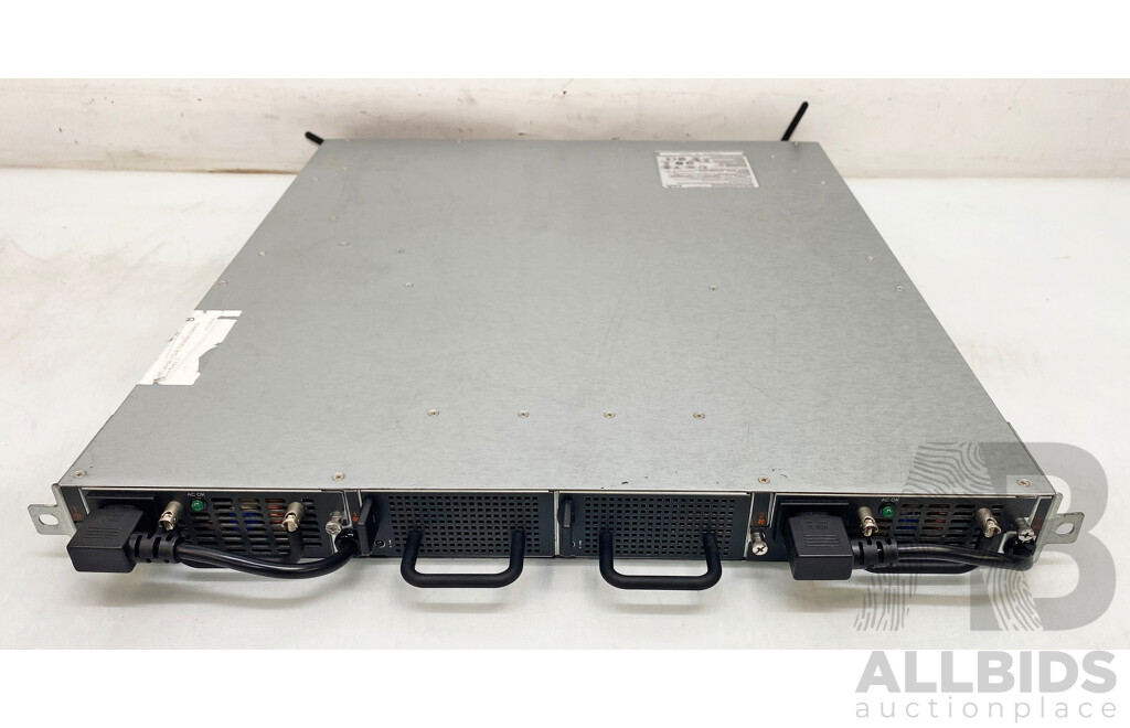 NetApp (111-00982+E1) NAE-1101 16-Port 10GB SFP Managed Cluster Switch