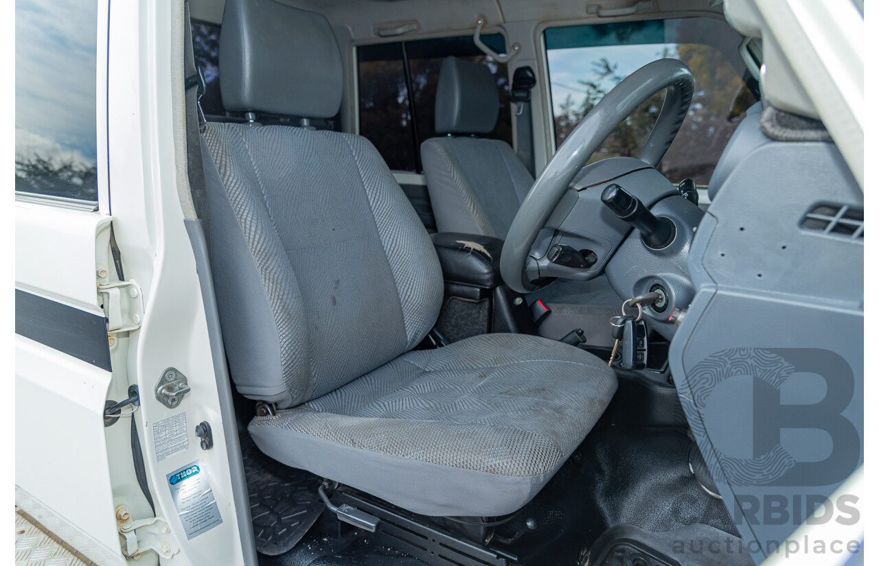 3/2015 Toyota Landcruiser GXL (4x4) VDJ79R Double C/Chas White 4.5L Turbo Diesel V8