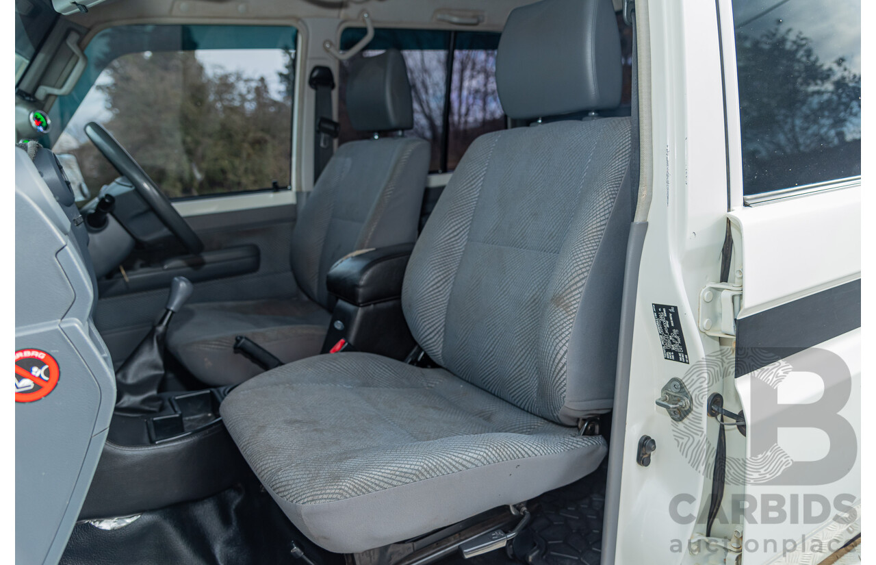 3/2015 Toyota Landcruiser GXL (4x4) VDJ79R Double C/Chas White 4.5L Turbo Diesel V8