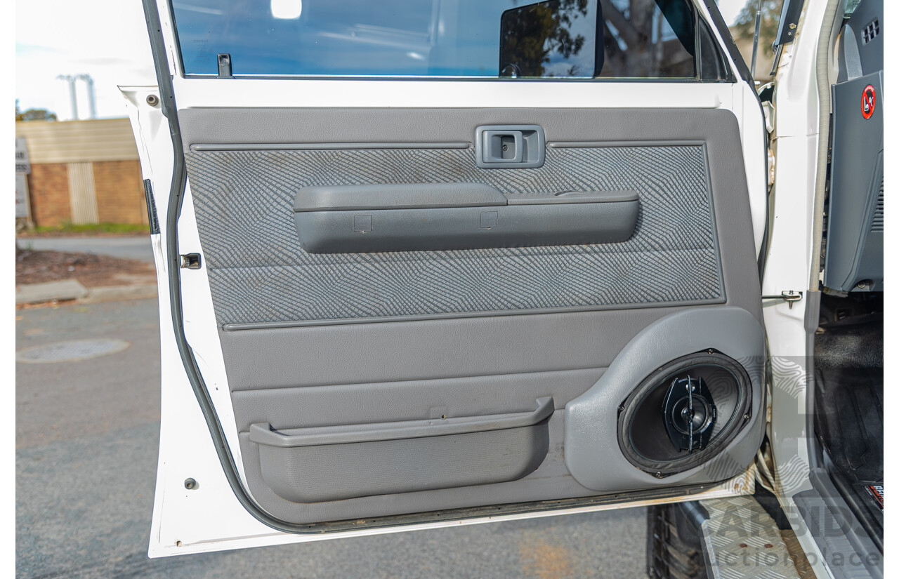3/2015 Toyota Landcruiser GXL (4x4) VDJ79R Double C/Chas White 4.5L Turbo Diesel V8
