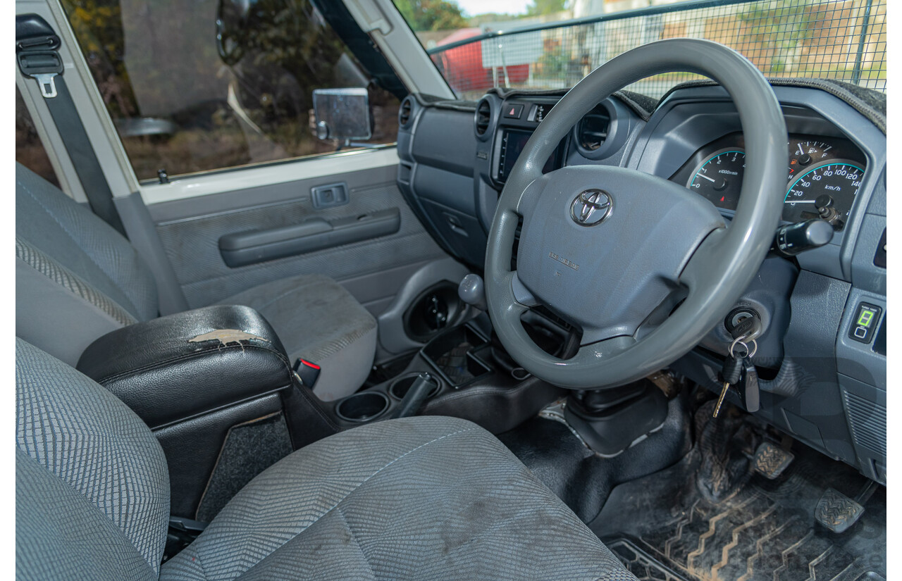 3/2015 Toyota Landcruiser GXL (4x4) VDJ79R Double C/Chas White 4.5L Turbo Diesel V8