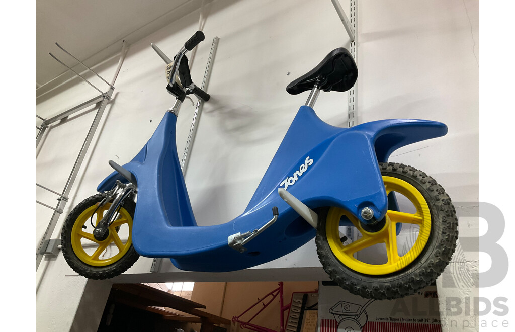 Jones Original Sports Scooter Size 16 (Colour Black) - Brand new in box
