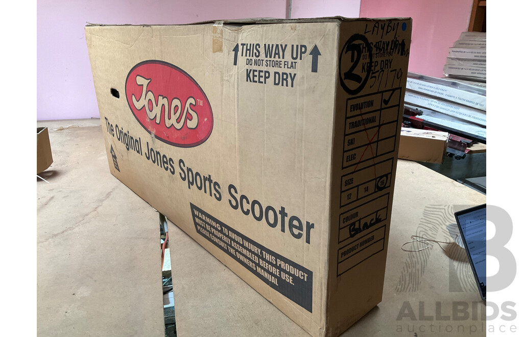 Jones Original Sports Scooter Size 16 (Colour Black) - Brand new in box