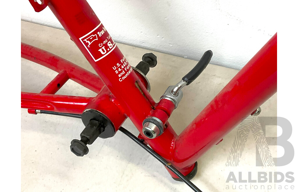 Montaque Bi Frame 24 Inch Folding Frame, Men's Racer