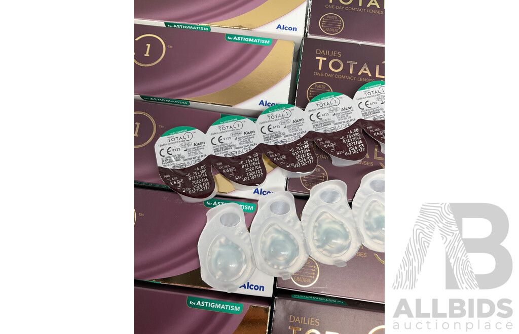 BAUSH + LOMB, DAILIES - Assorted Contact Lenses  - Lot of 12 - Estimated ORP $650