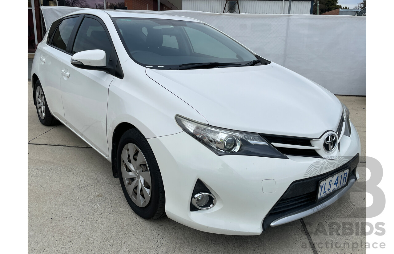 11/2014 Toyota Corolla Ascent ZRE182R 5d Hatchback White 1.8L