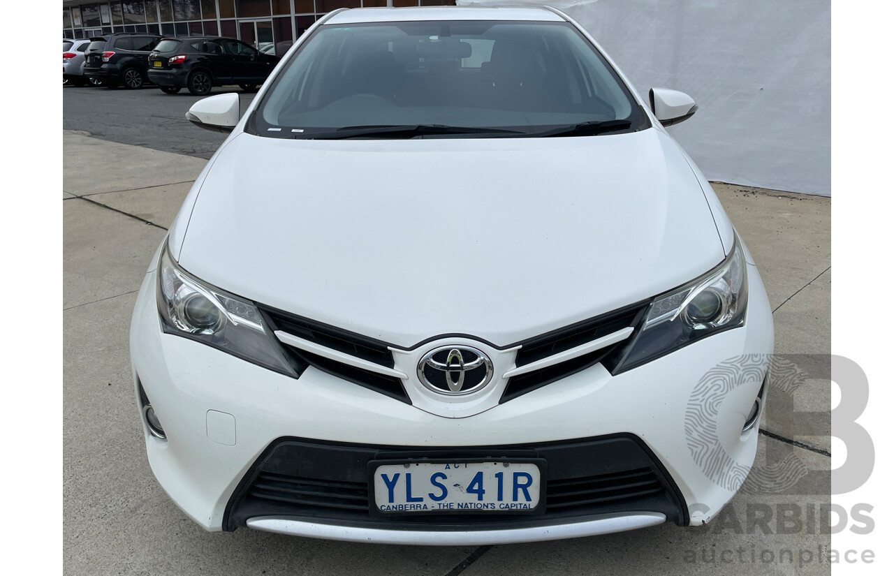 11/2014 Toyota Corolla Ascent ZRE182R 5d Hatchback White 1.8L