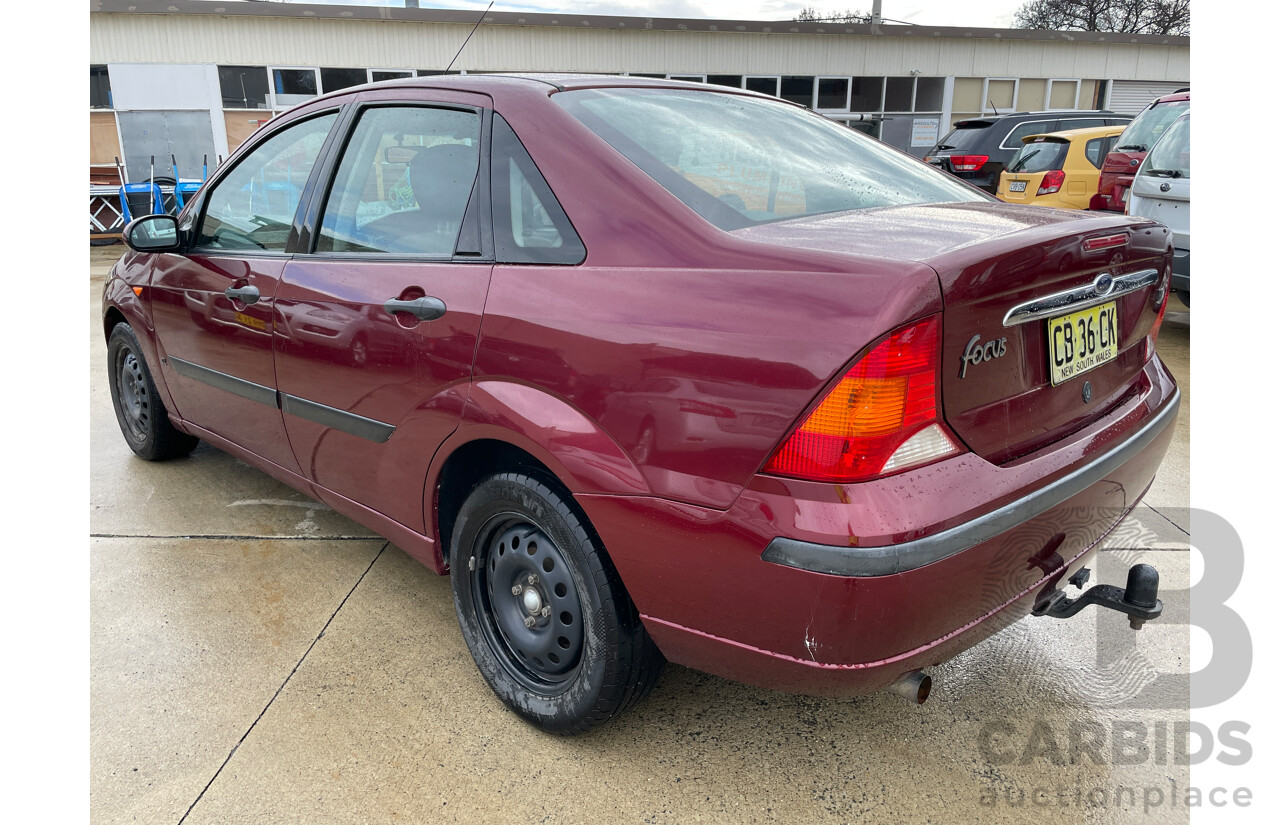 10/2004 Ford Focus CL LR 4d Sedan Red 1.8L