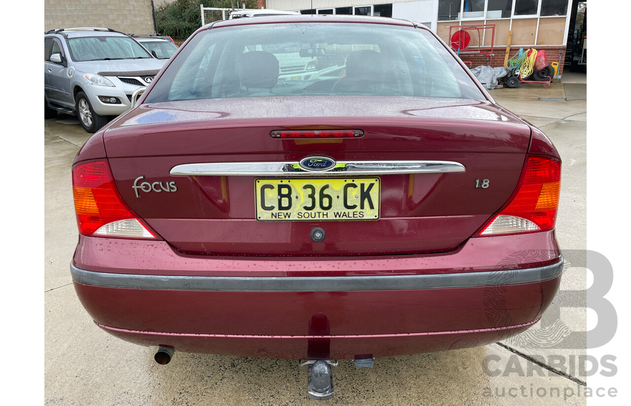 10/2004 Ford Focus CL LR 4d Sedan Red 1.8L