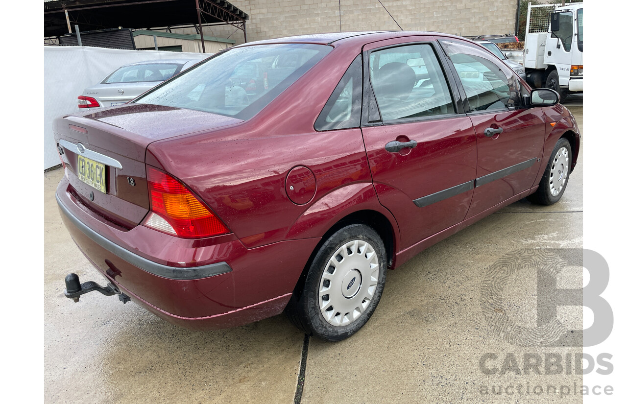 10/2004 Ford Focus CL LR 4d Sedan Red 1.8L