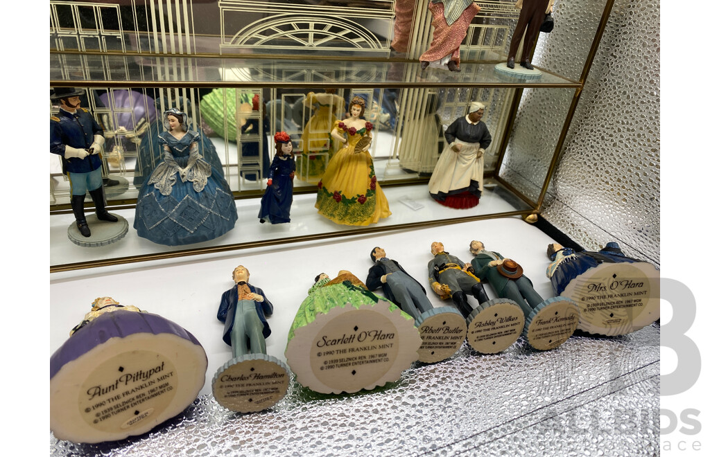 Franklin Mint 'Gone with the Wind' 15 Figurines and Glass Shelf House Collection