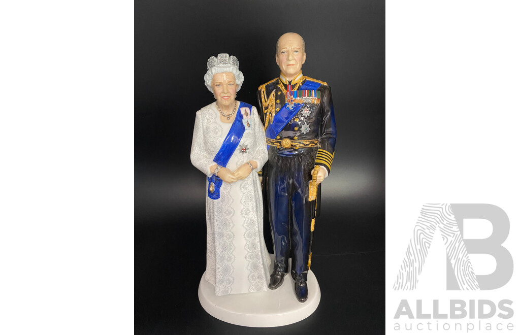 Royal Doulton the Queen's 'Platinum Wedding Anniversary' 22cm (40022934) No.377/1000