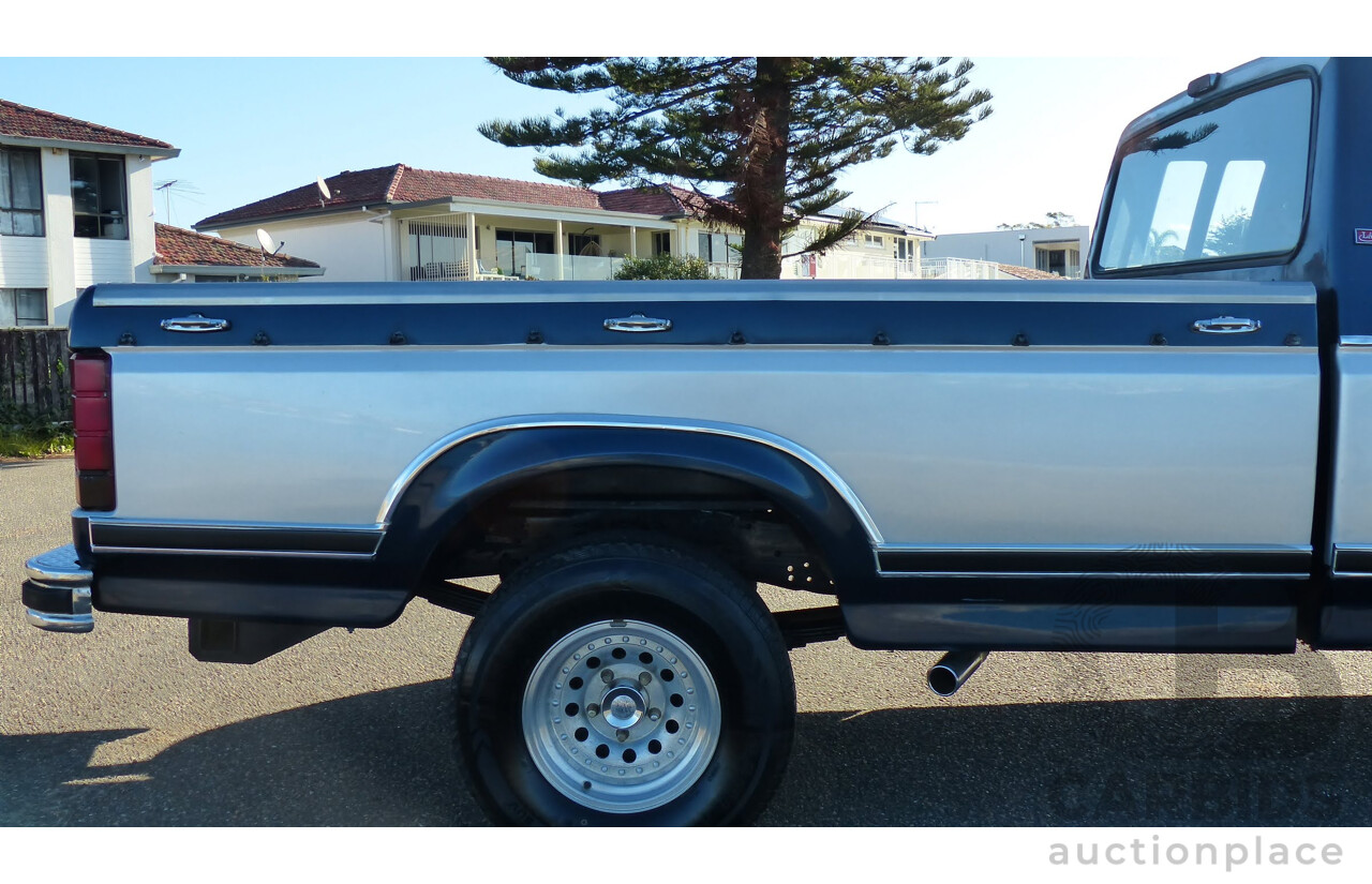 1/1983 Ford F150 XLT Lariat Extra Cab LWB 2d Utility Blue/Silver V8