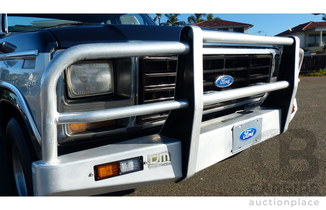 1/1983 Ford F150 XLT Lariat Extra Cab LWB 2d Utility Blue/Silver V8