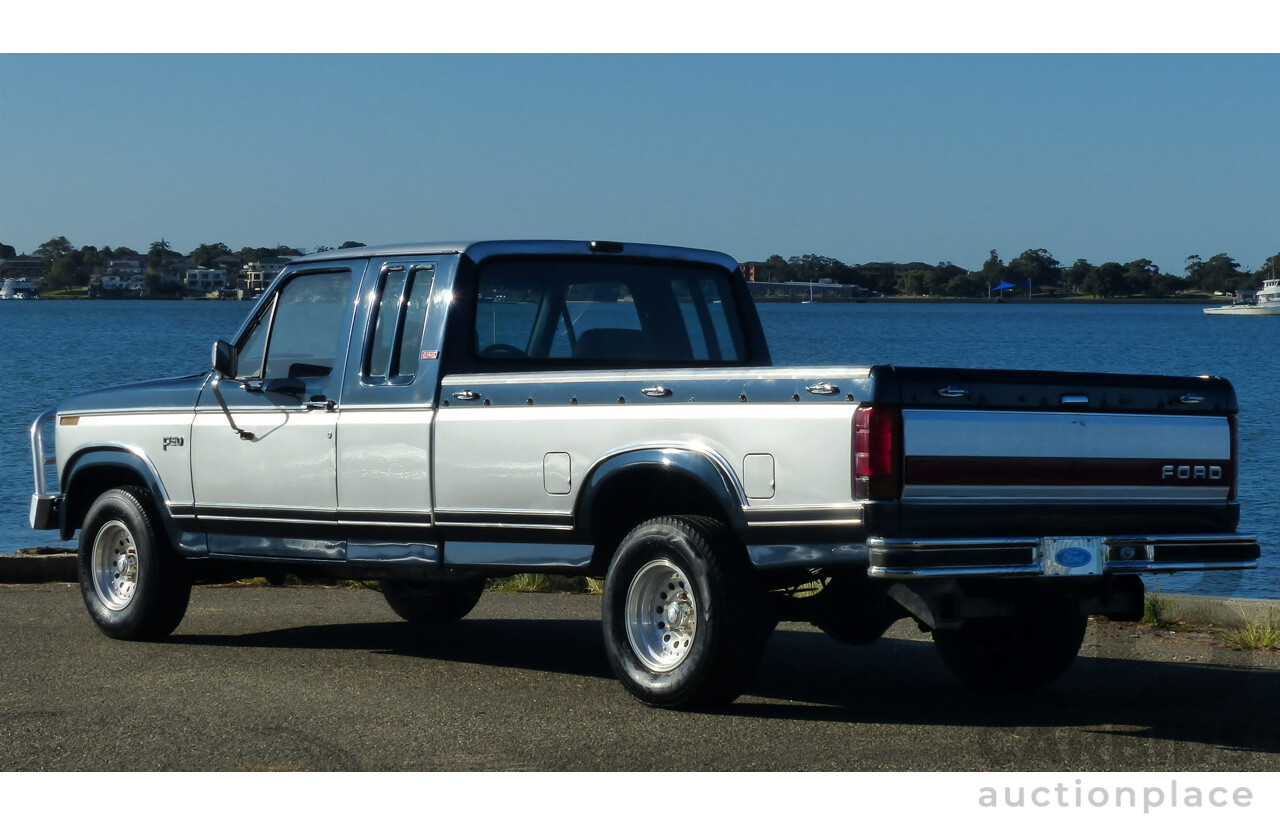 1/1983 Ford F150 XLT Lariat Extra Cab LWB 2d Utility Blue/Silver V8