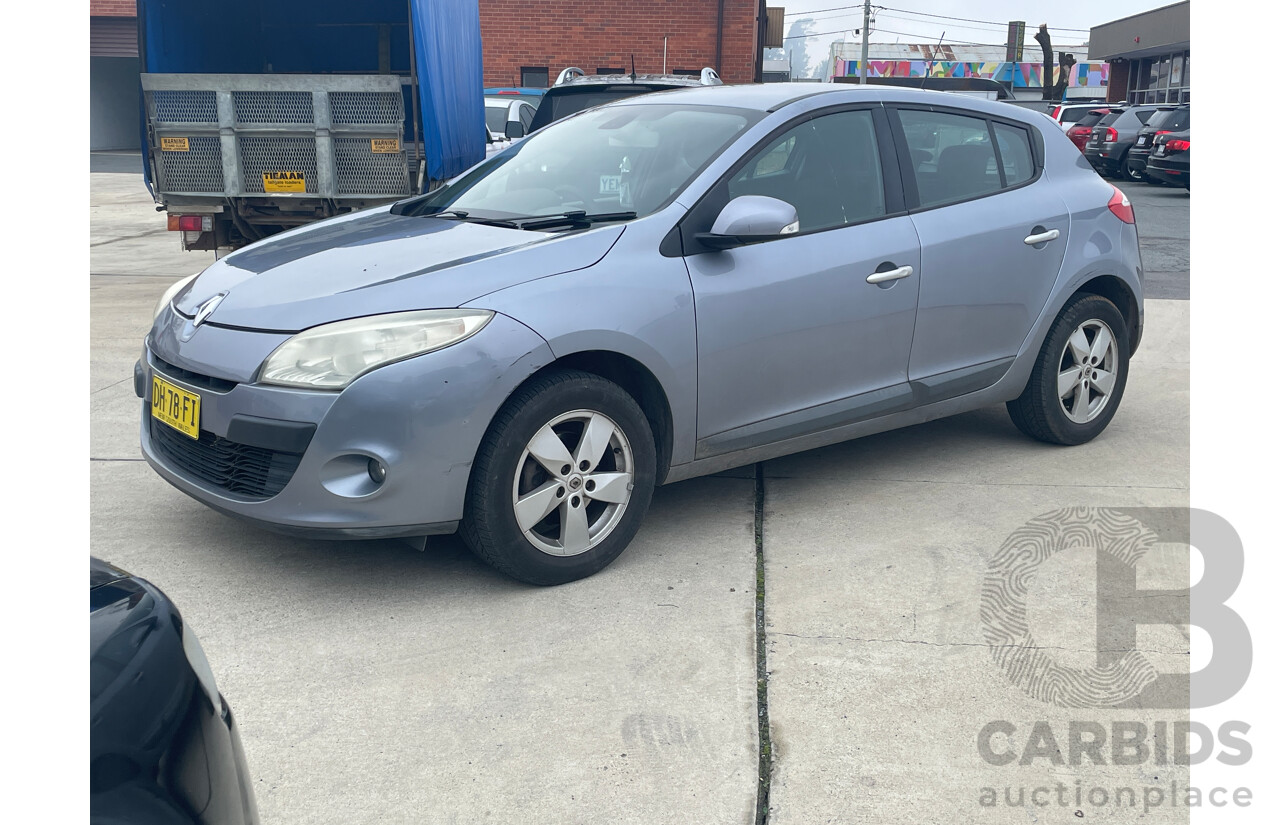 9/2010 Renault Megane Dynamique X32 5d Hatchback Silver 2.0L