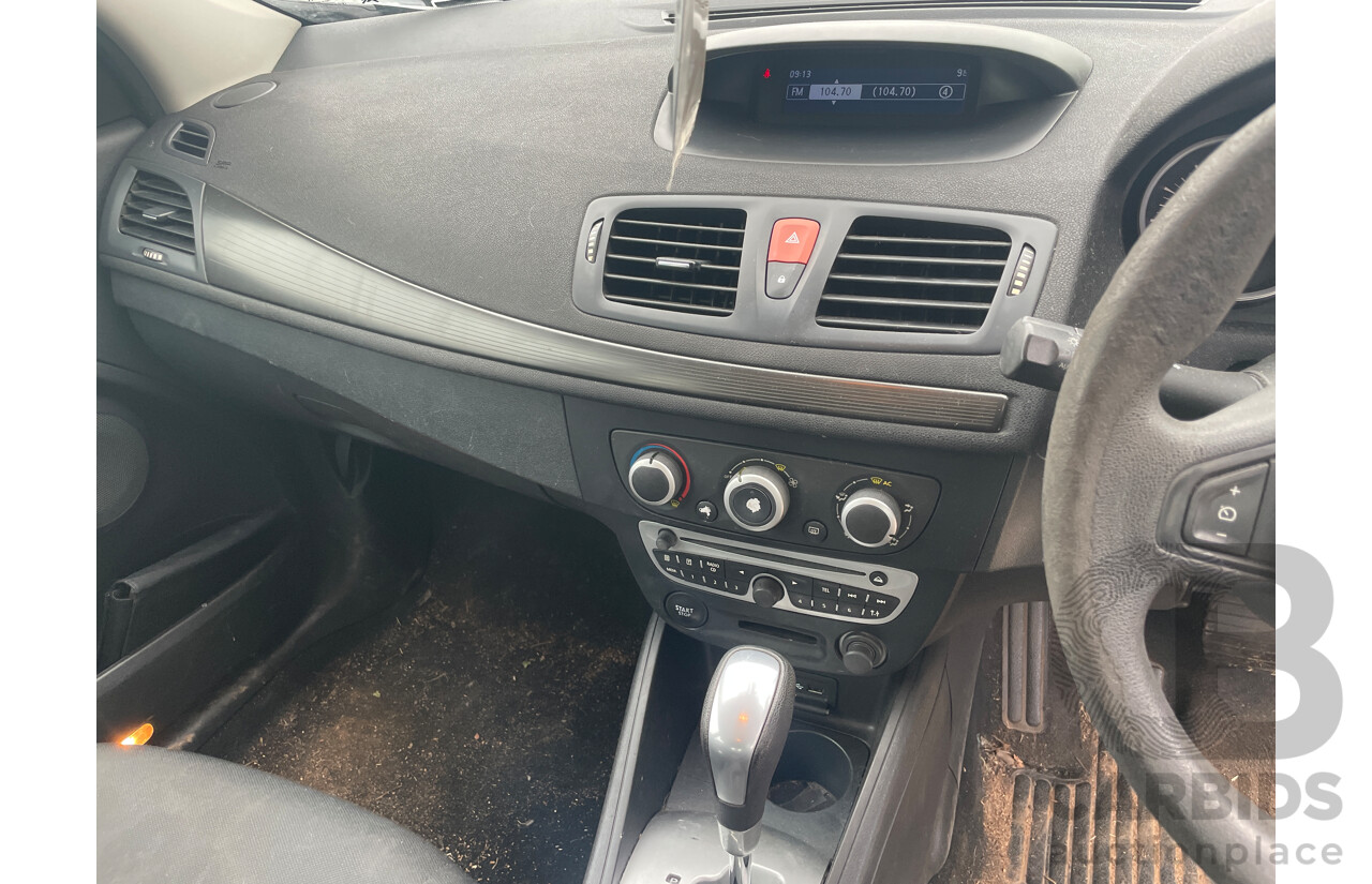 9/2010 Renault Megane Dynamique X32 5d Hatchback Silver 2.0L