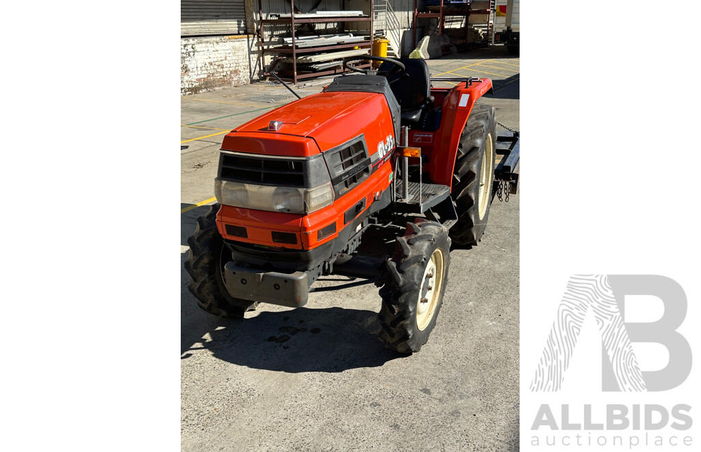 1994 Kubota GL 25 Sunshine GRANDELL Tractor ( with 11/2011 Slasher Attachment)