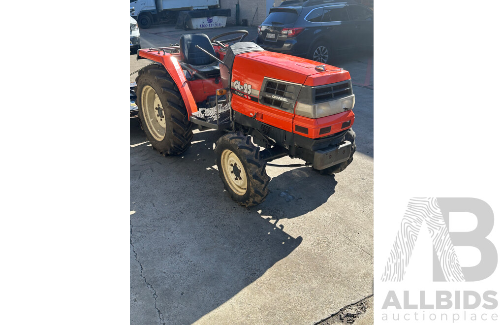 1994 Kubota GL 25 Sunshine GRANDELL Tractor ( with 11/2011 Slasher Attachment)