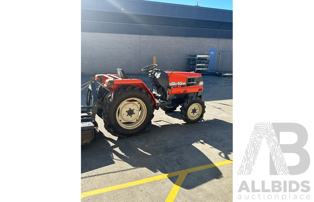 1994 Kubota GL 25 Sunshine GRANDELL Tractor ( with 11/2011 Slasher Attachment)