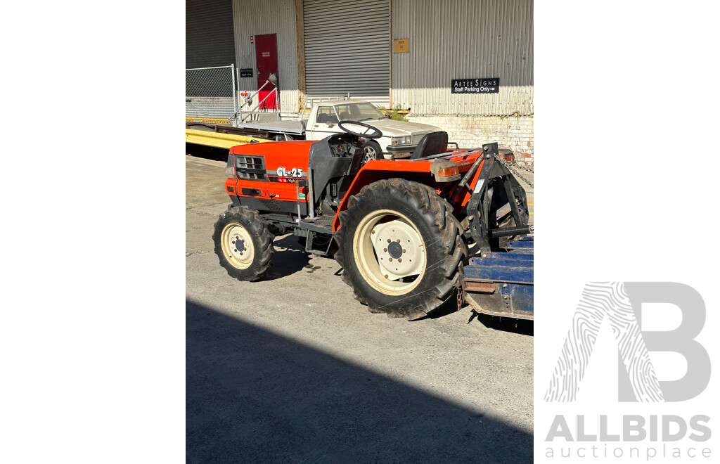 1994 Kubota GL 25 Sunshine GRANDELL Tractor ( with 11/2011 Slasher Attachment)