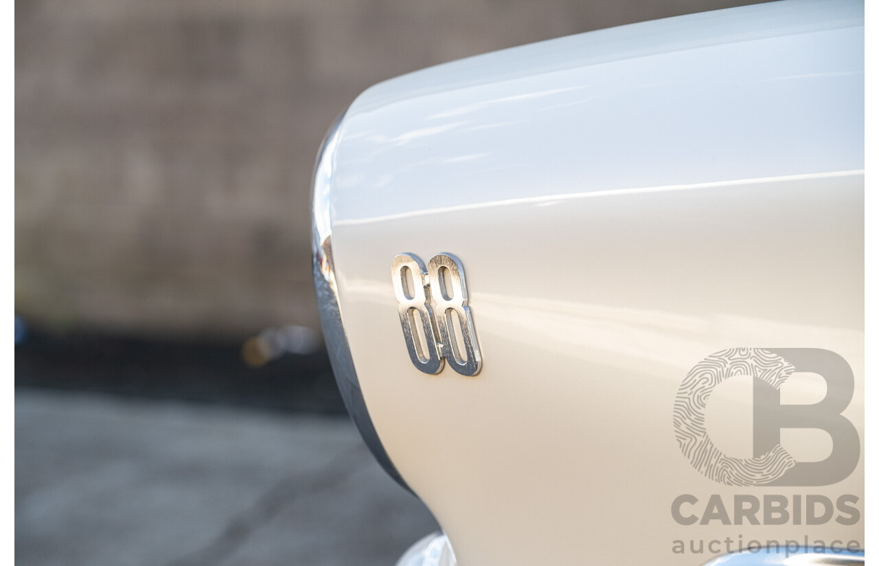 01/1955 Oldsmobile Super 88 2d Coupe Pearl White & Red V8 350 Chev 5.7L