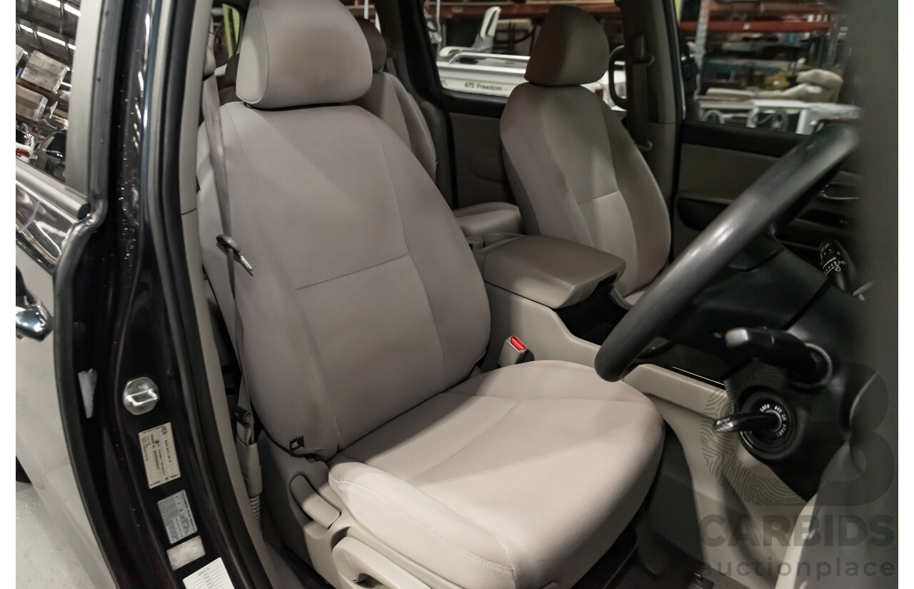 3/2015 Kia Carnival S YP MY15 4d Wagon Grey 3.3L V6
