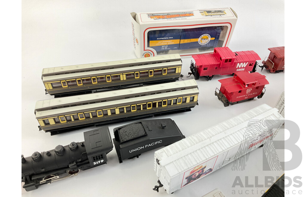 Nice Collection of HO Scale Rolling Stock, Including Bachmann 40 Box Car and More