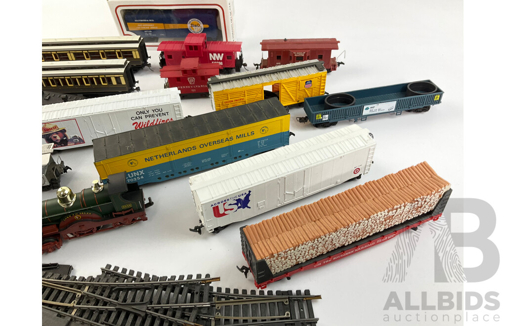 Nice Collection of HO Scale Rolling Stock, Including Bachmann 40 Box Car and More