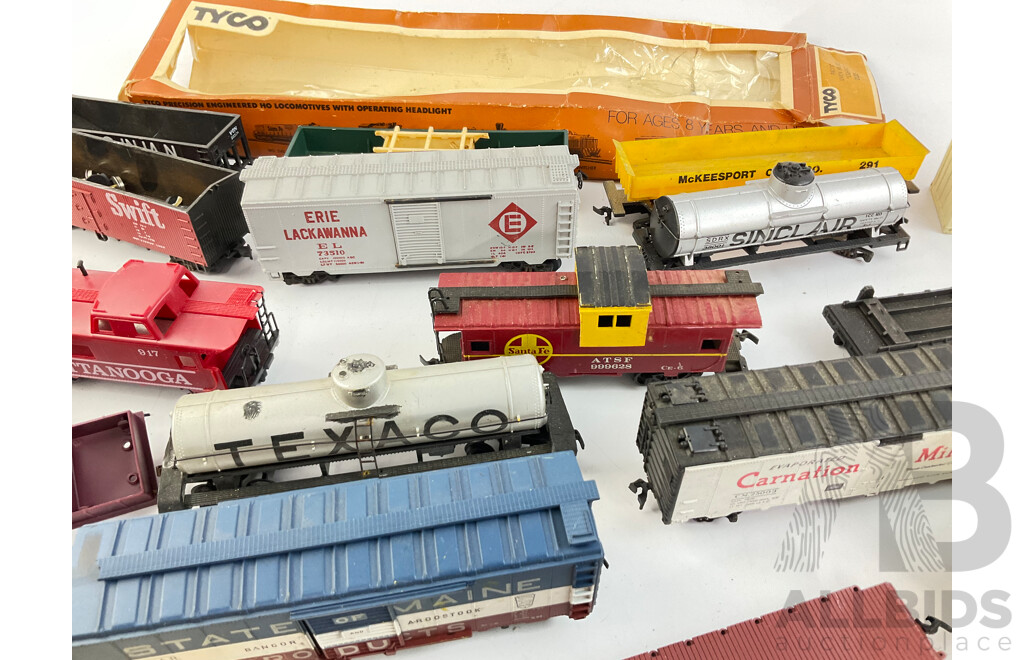 Collection of HO Scale Rolling Stock, Including Tyco, Varney and More