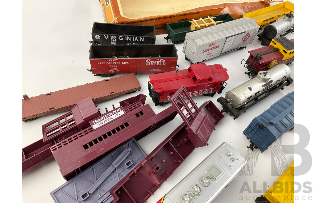 Collection of HO Scale Rolling Stock, Including Tyco, Varney and More