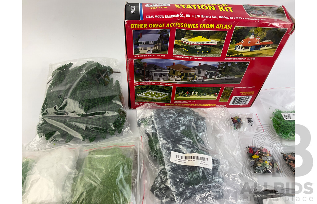 Atlas Ho Scale Passenger Station Kit, NSWR 1855 B Wagon Kit , Figures, and More