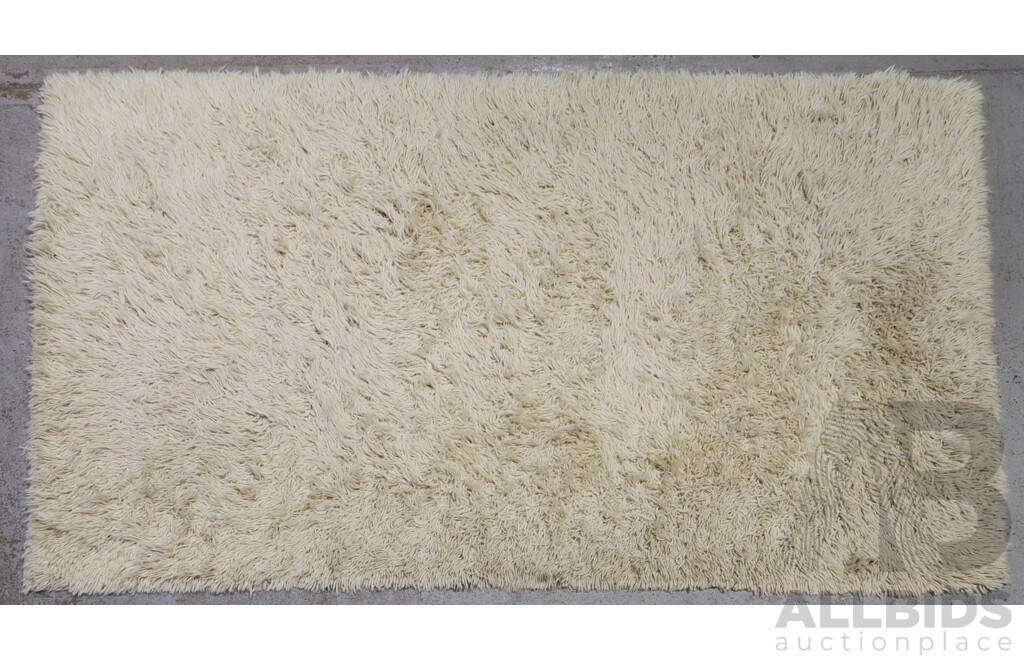 White Woollen Flokati Style Floor Covering