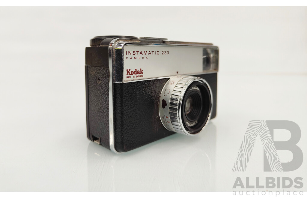 KODAK Instamatic 233 and Photography Accessories