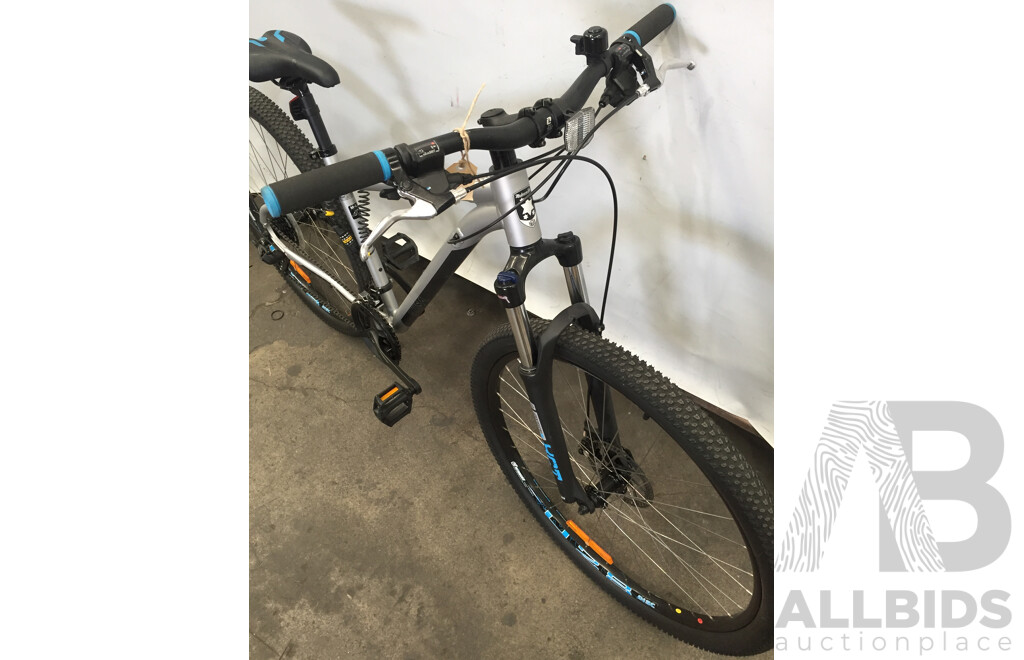 Malvern Star Axis 1 8-Speed Mountain Bike