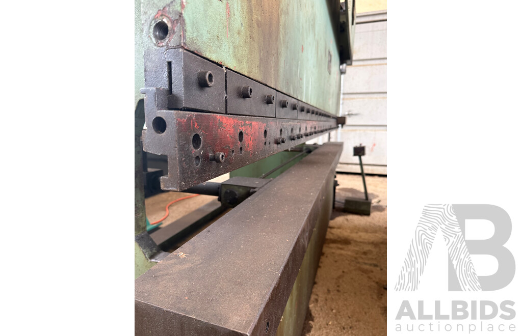 9/1993 100 Tonne Tianshui Hydraulic Press Brake