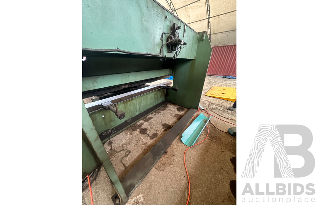 9/1993 100 Tonne Tianshui Hydraulic Press Brake