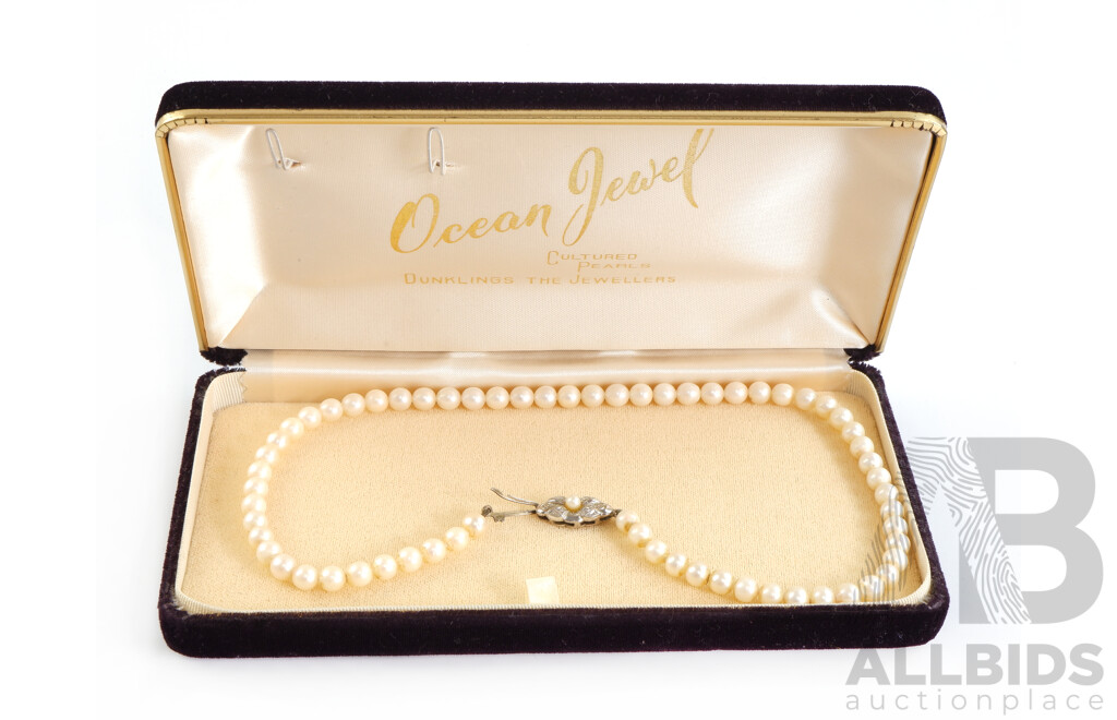 Woman's Ocen Jewel Pearl Necklace, Made in Germany